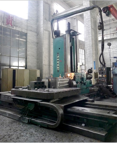 Front view of the industrial 1250F coordinate boring and milling machine with its control panel.