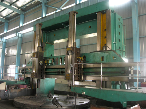 The 4-meter double-column vertical lathe, showing its robust gantry frame and large worktable.