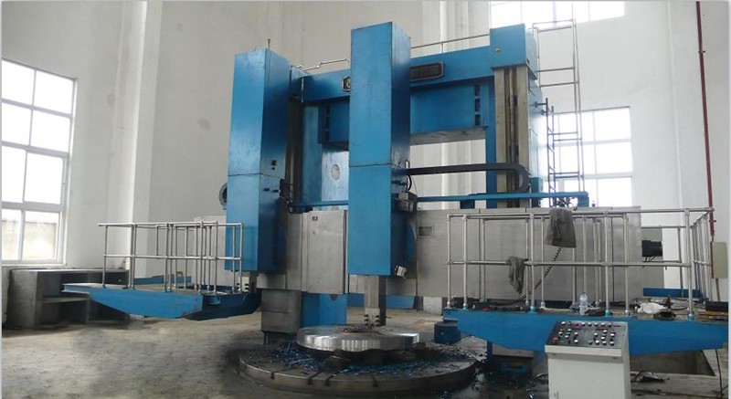 The DVT350×25 double-column CNC vertical lathe, showcasing its large work table and dual-column structure.