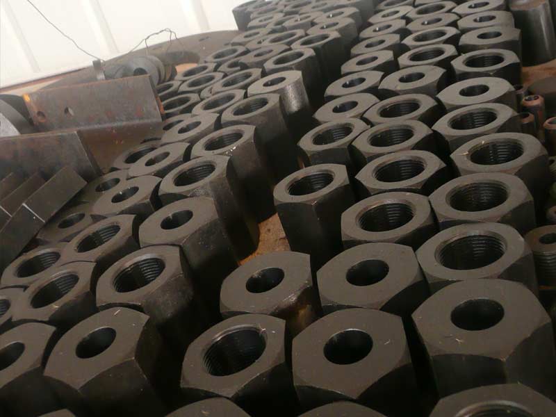 Precision-threaded high-pressure pipe nut for isostatic press tubing.