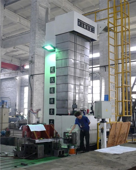 The T6916E CNC floor-type boring and milling machine, showing its traveling column and horizontal ram.