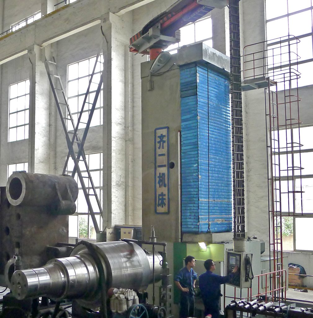 The T6920F/L100 CNC horizontal boring mill in a factory setting, featuring its large rotary table and powerful horizontal spindle.