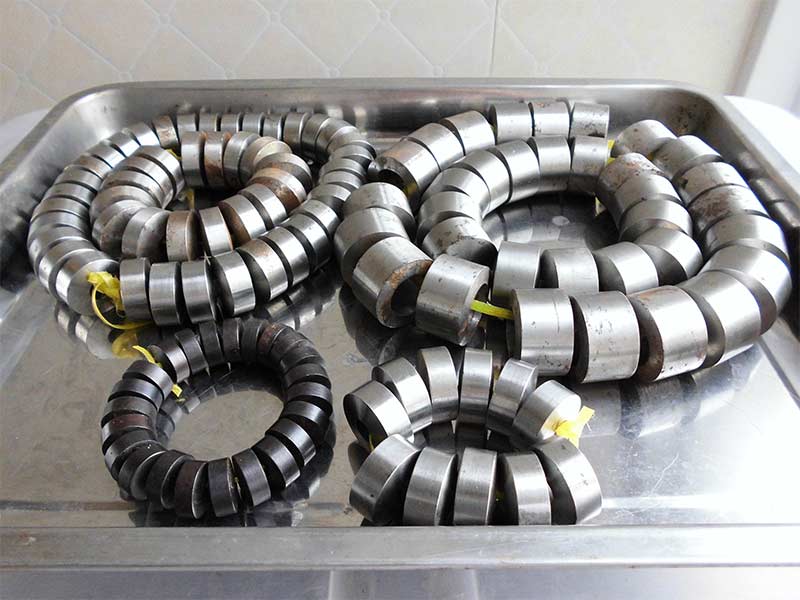 A comprehensive assortment of precision tapered washers in various sizes and materials, designed for high-pressure sealing in isostatic presses (HIP & CIP).